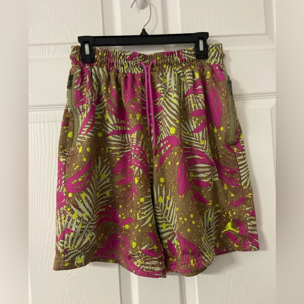 T36- NIKE JORDAN JumpMan Fuchsia-Tan Knit AllOver Tropical LEAF Printed Shorts